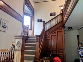 Building Photo - 218 S Albany St