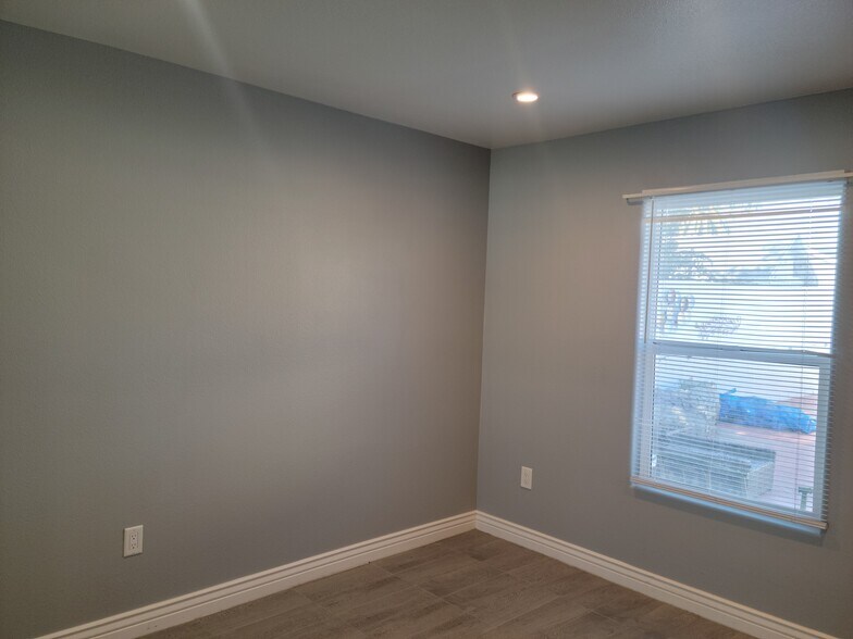 Building Photo - 19449 Ingomar St