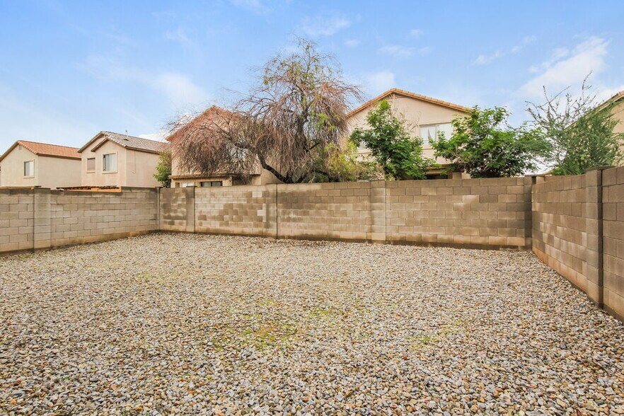 Building Photo - 11414 W Apache St