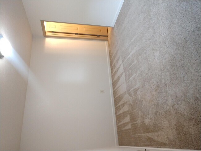 Building Photo - 3440 SW Alice St