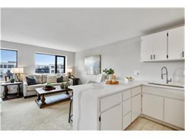 Building Photo - 15 S 1st St