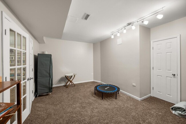 Building Photo - 3720 Honey Locust Dr