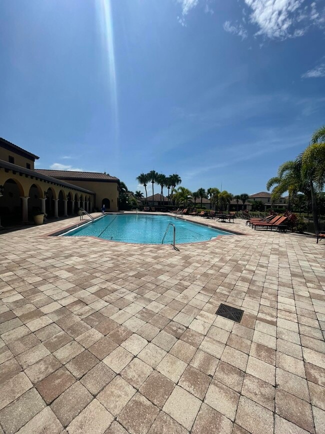 Building Photo - 91 Redondo Dr