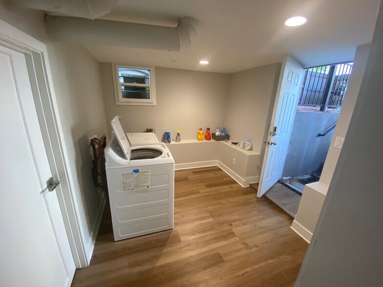 Shared Laundry - 1369 North Ogden Street