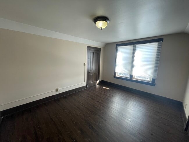 Building Photo - 321-2 Robinson-