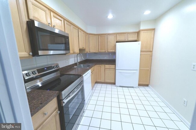 Building Photo - 2208 Bucknell Terrace