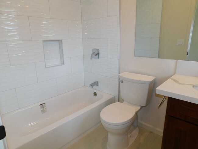 Building Photo - Kailua home on Kawainui canal, paddlers paradise, pet friendly