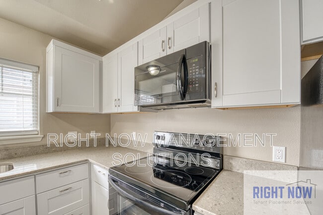 Building Photo - 2318 S Shoshone St