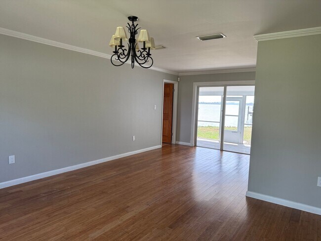 Building Photo - 1467 Newfound Harbor Dr