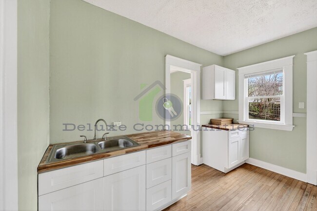 Building Photo - REMODELED 2 BEDROOM!! Move in Ready- Close to Cherry Hill