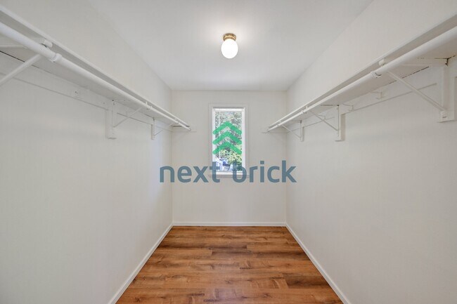 Building Photo - "Spacious 4-Bedroom Haven with 2.5 Baths in Everett – 2,424 Sq Ft of Comfort!"