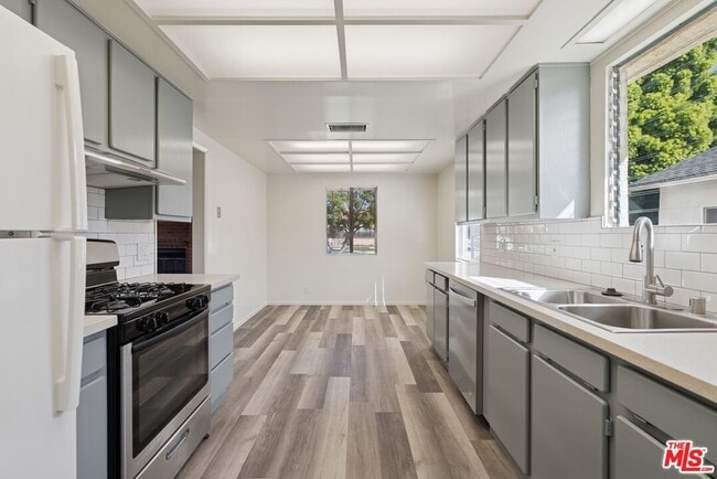 Building Photo - 4109 Beethoven St