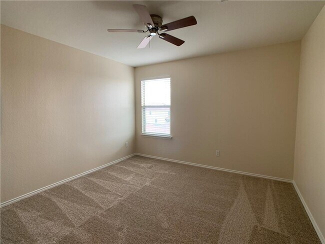Building Photo - 133 Gina Dr