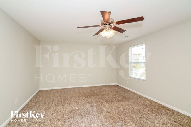 Building Photo - 210 Oakwell St