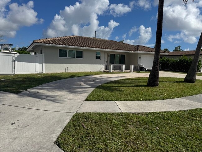 Building Photo - 580 NW 13th Dr