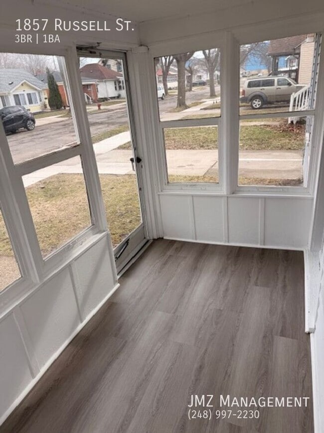 Building Photo - 1857 Russell Ave