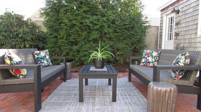 Building Photo - 16 Carroll Ave