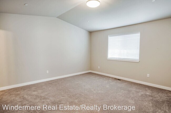 Building Photo - 4 br, 2.5 bath House - 8419 63rd St NE