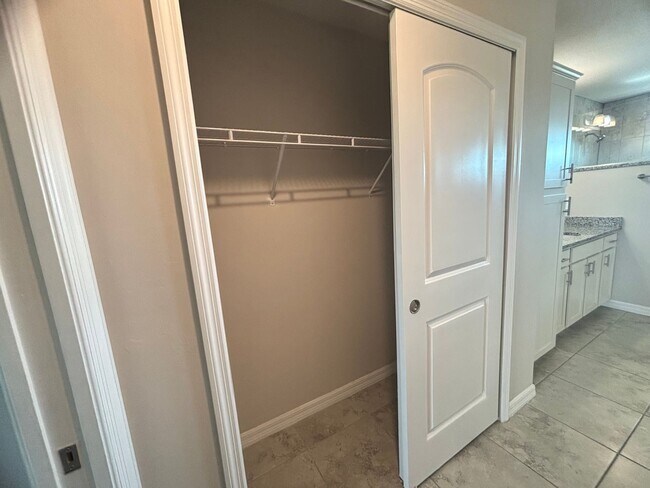 Building Photo - Spacious & Modern 3 Bed, 2 Bath in NW Cape...