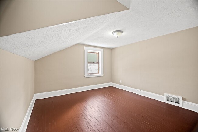 Building Photo - 153 Henry St