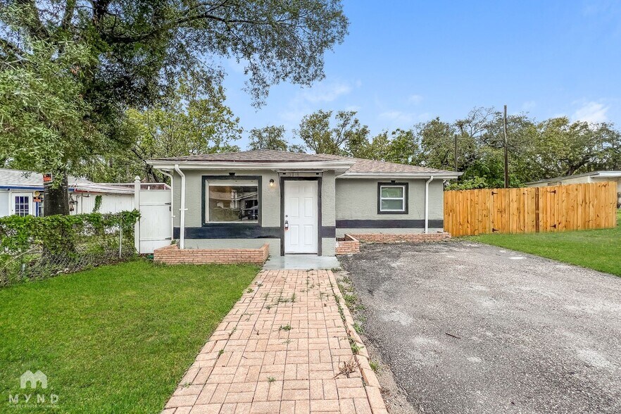 Primary Photo - 7018 Maclura Dr
