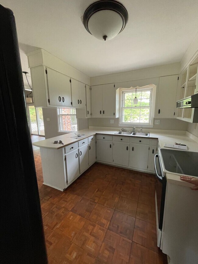 Building Photo - 5 Ramblewood Ln