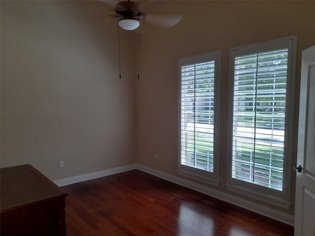 Building Photo - 1722 Parklake Village Dr