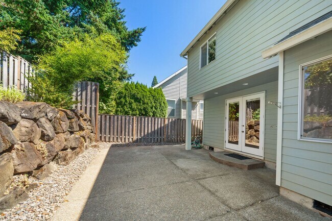 Building Photo - 10657 SW Adele Dr