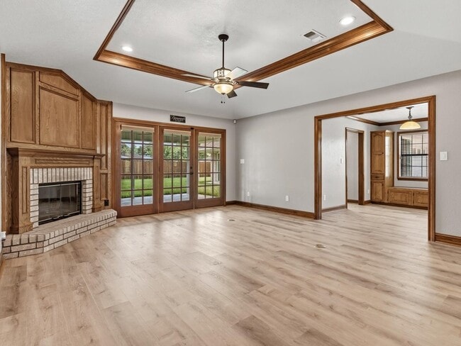 Building Photo - 6970 Ellen Ln