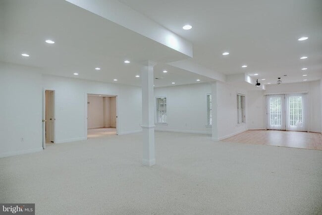 Building Photo - 15 Ridings Way