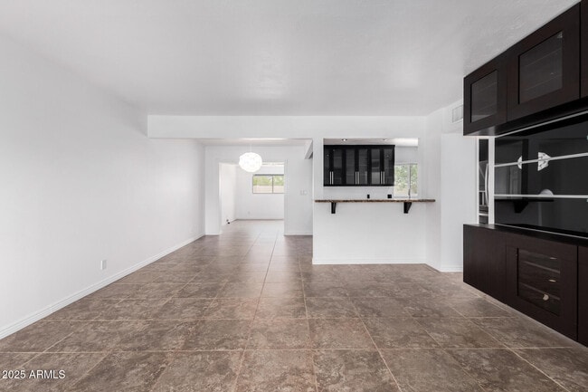 Building Photo - 3726 E Weldon Ave