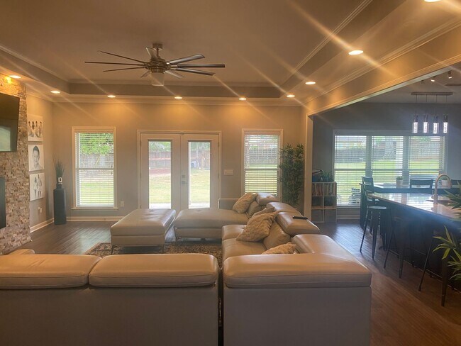 Building Photo - Beautiful 4 BR 2 bath in Prospect Ridge area