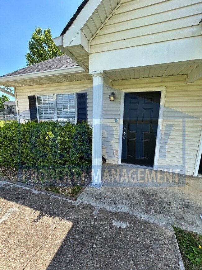 Building Photo - Three-bedroom townhome in Chattanooga!