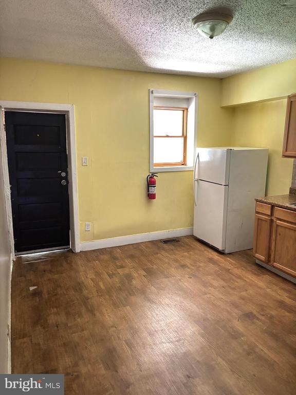 Primary Photo - 416 E Oak St