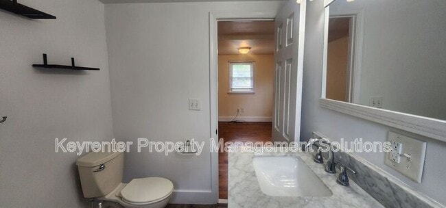 Building Photo - 813 Highland Ave