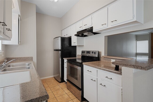 Building Photo - 11211 Pembridge Dr