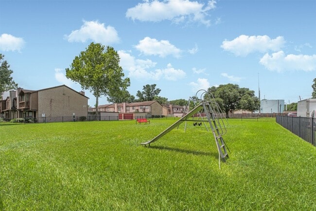 Building Photo - 12500 Brookglade Cir