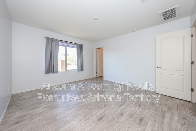 Building Photo - 2943 W Dakota Vista Way