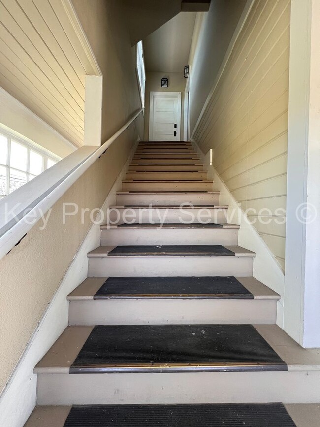 Building Photo - Charming One-Bedroom in Downtown Woodland