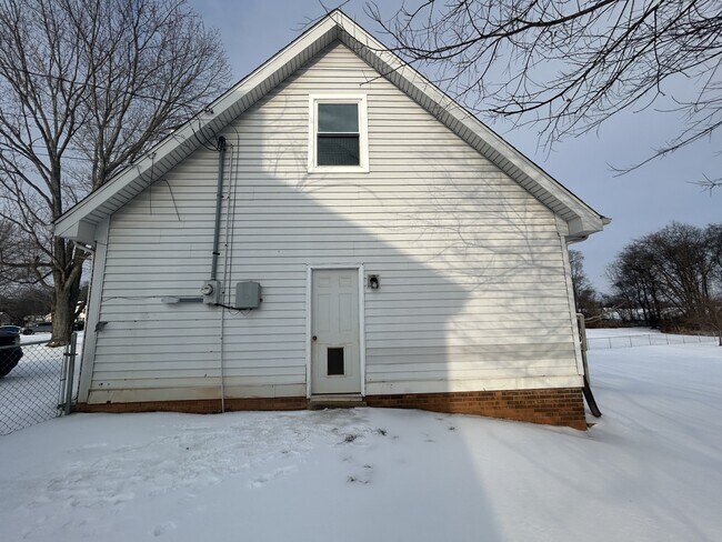 Building Photo - 3423 Minor Dr