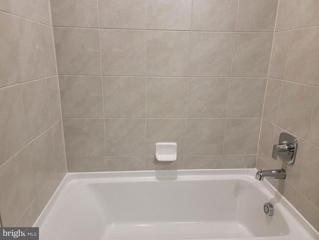 Building Photo - 754 Union St