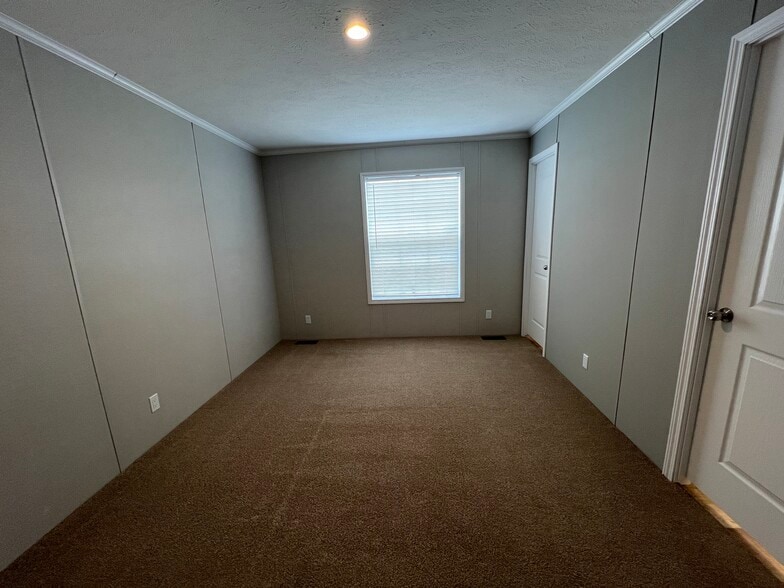 Building Photo - 15856 Marentette Dr