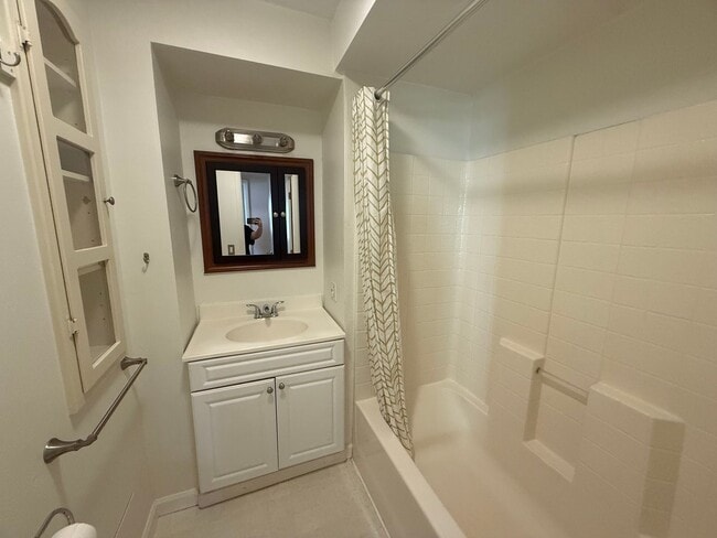 Building Photo - $0 DEPOSIT OPTION! CHARMING EDGEWATER 3 BED/2BATH HOME 3 BLOCKS FROM SLOAN'S LAKE