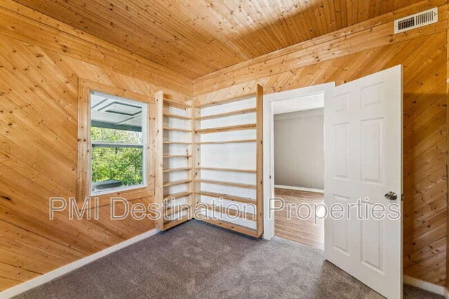 Building Photo - 108 Cliff Dr