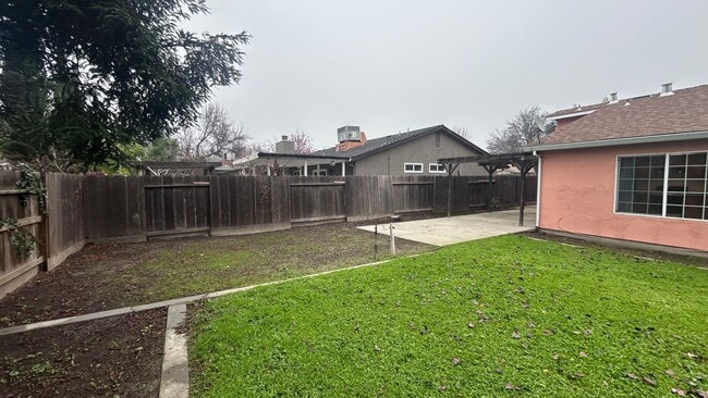 Building Photo - 1917 Coral Oak Ct