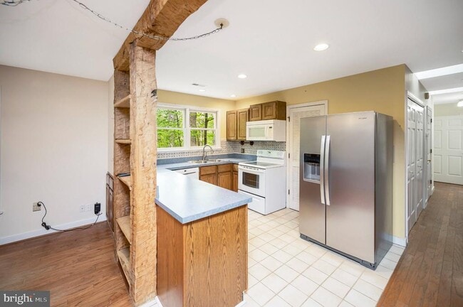 Building Photo - 130 Spring Wood Dr