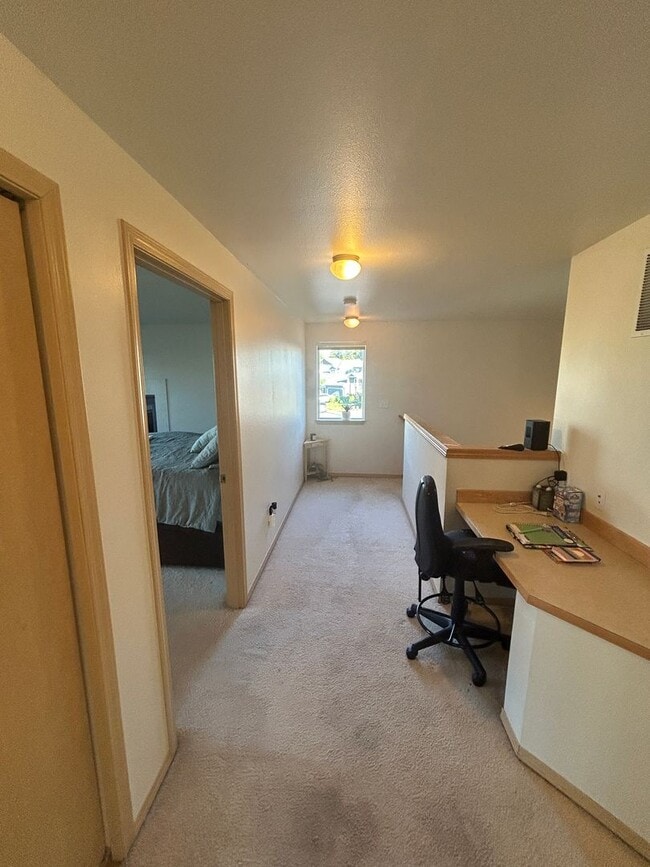 Building Photo - 4B, 2.5BA Pet-friendly home w/2-car garage...