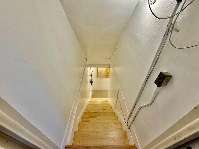 Building Photo - 12 Hall Pl