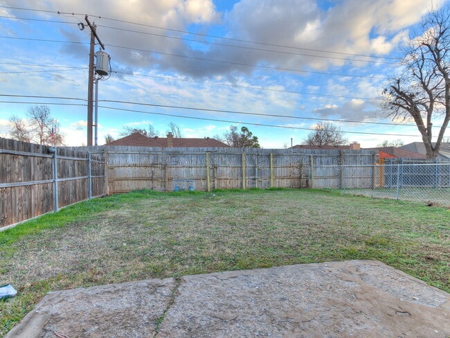 Building Photo - 8510 Candlewood Dr