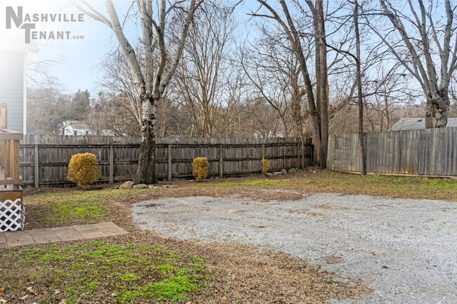 backyard & private parking - 895 Douglas Ave